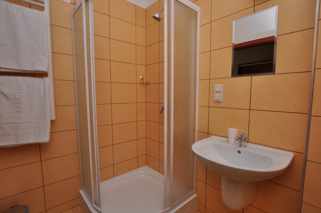 Artix Otel Zbąszynek Dış mekan fotoğraf